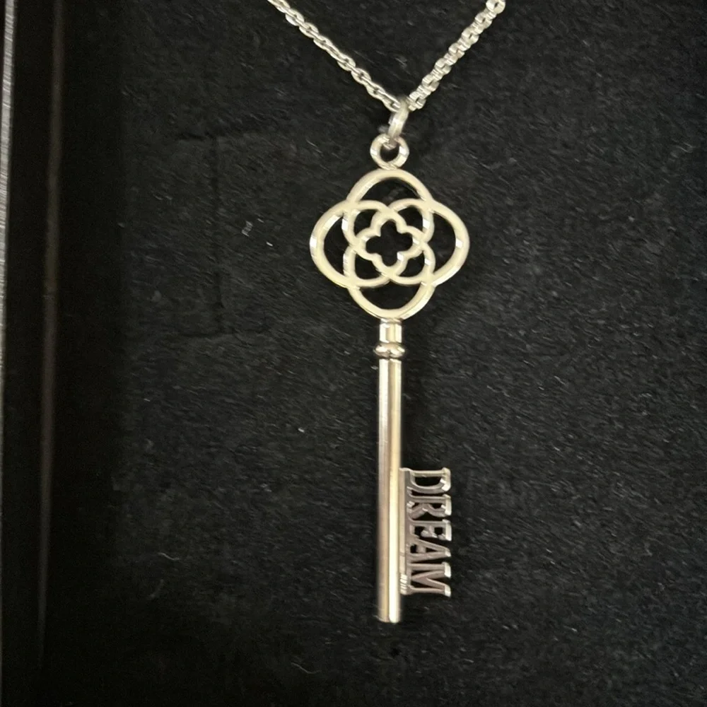 DREAM Necklace NWOT